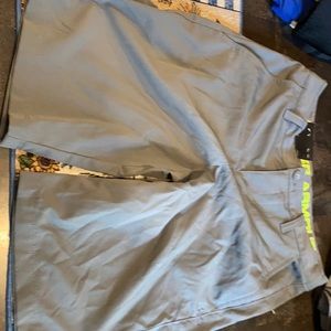 Under Armour Boys Shorts size Yth Medium